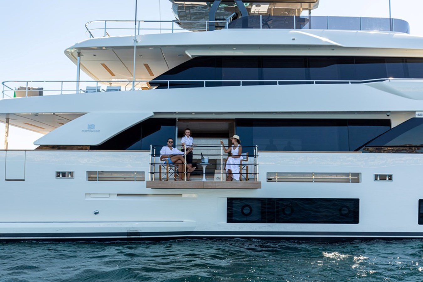 https://s3.amazonaws.com/boss.yatco.com/ForCharter/Vessel/Photo/3428/large_34288.jpg