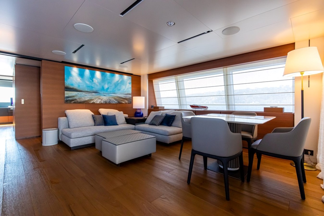 https://s3.amazonaws.com/boss.yatco.com/ForCharter/Vessel/Photo/3428/large_34289.jpg