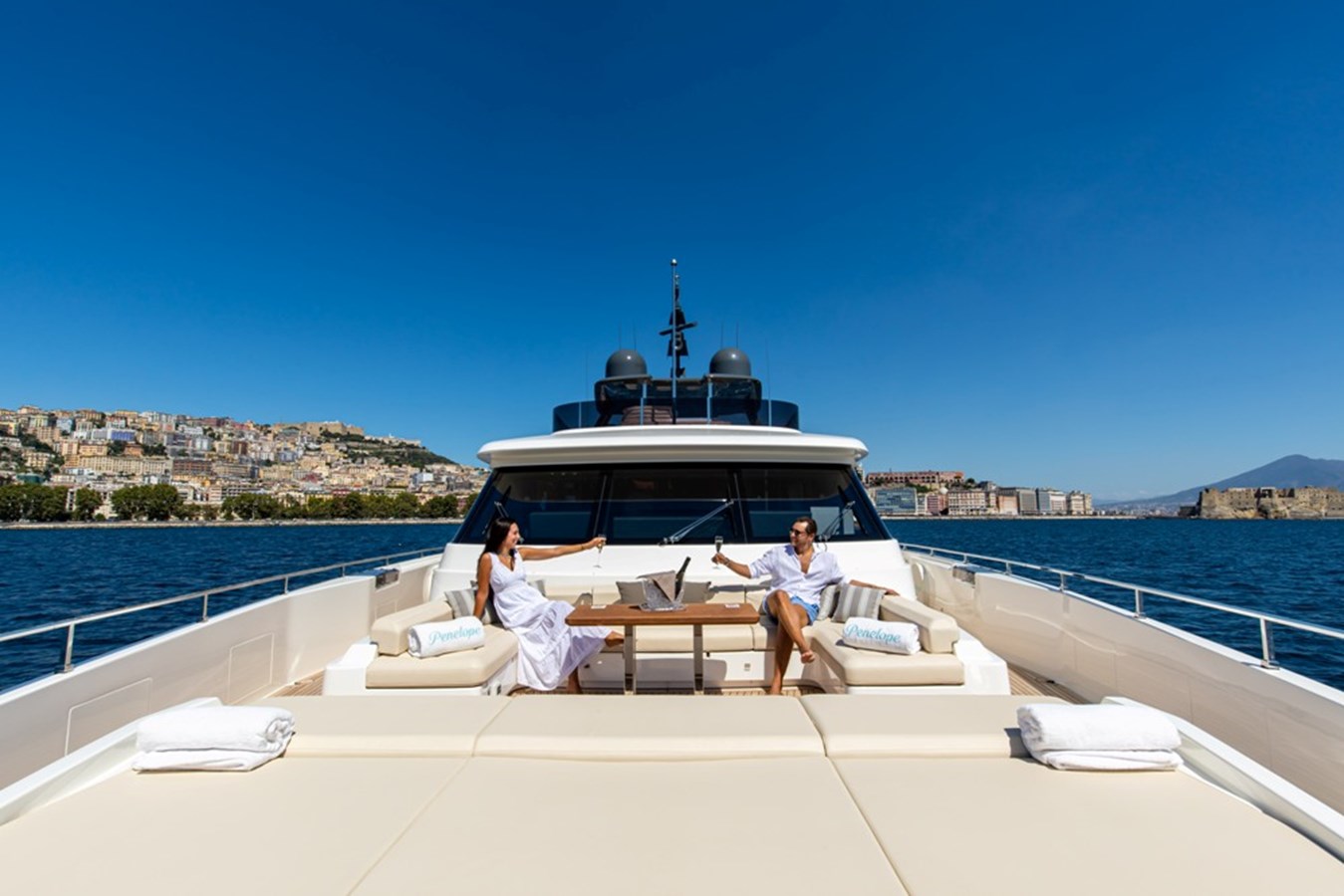 https://s3.amazonaws.com/boss.yatco.com/ForCharter/Vessel/Photo/3428/large_34299.jpg