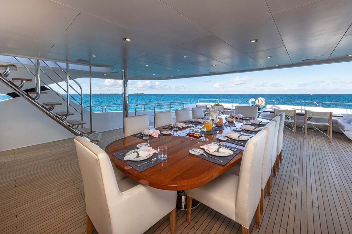 https://s3.amazonaws.com/boss.yatco.com/ForCharter/Vessel/Photo/3797/large_40794.jpg