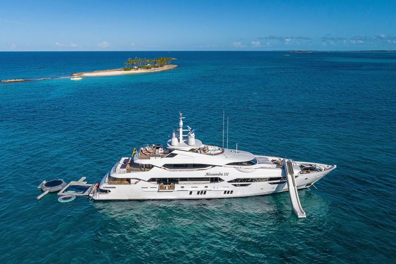 https://s3.amazonaws.com/boss.yatco.com/ForCharter/Vessel/Photo/3797/large_40811.jpg
