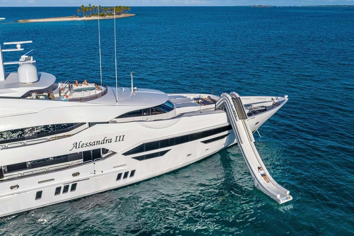 https://s3.amazonaws.com/boss.yatco.com/ForCharter/Vessel/Photo/3797/large_40813.jpg