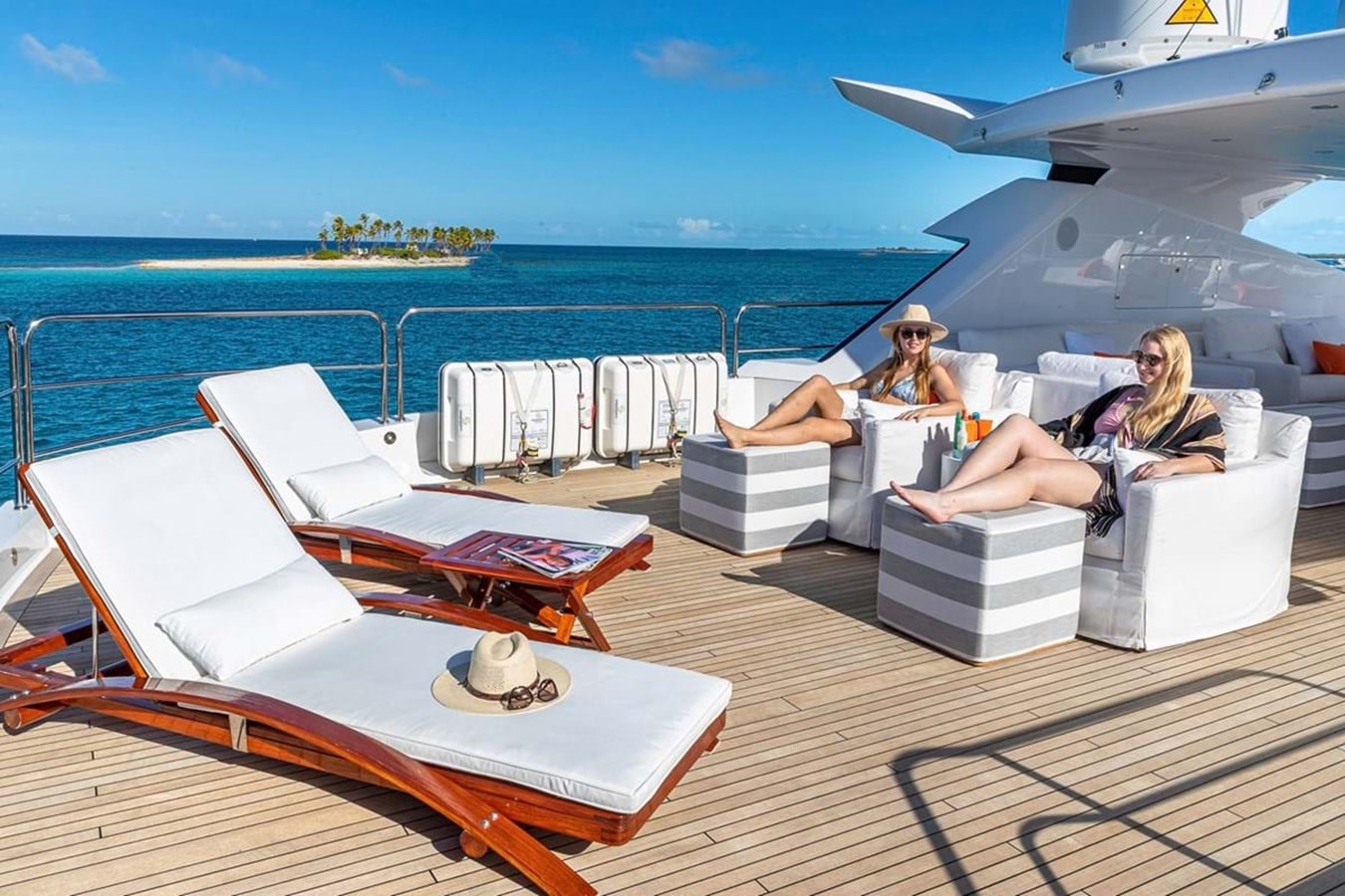 https://s3.amazonaws.com/boss.yatco.com/ForCharter/Vessel/Photo/3797/large_40819.jpg