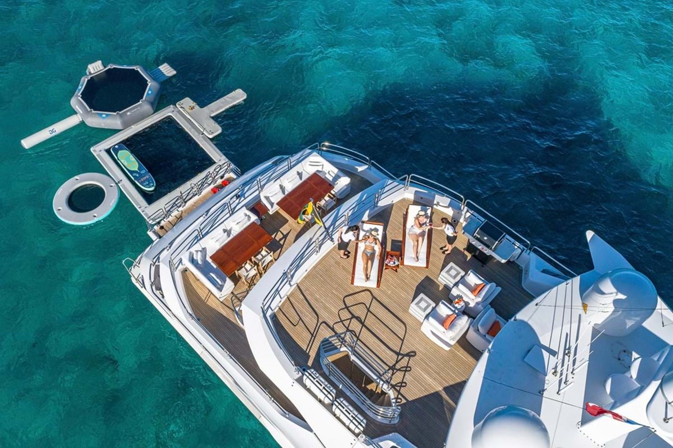 https://s3.amazonaws.com/boss.yatco.com/ForCharter/Vessel/Photo/3797/large_40821.jpg