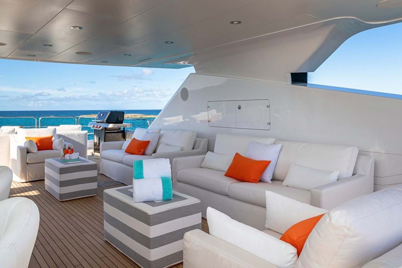 https://s3.amazonaws.com/boss.yatco.com/ForCharter/Vessel/Photo/3797/large_40824.jpg