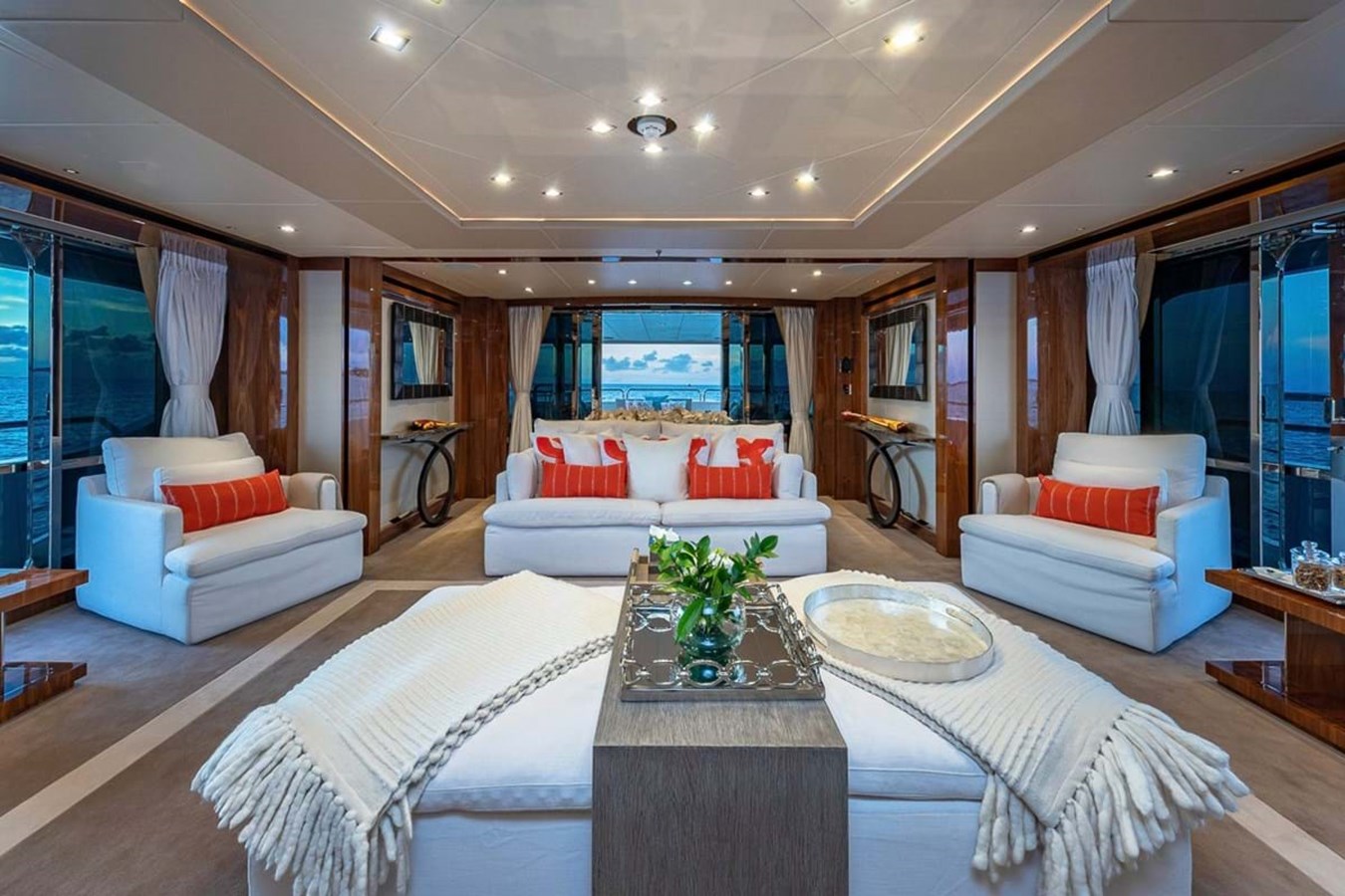 https://s3.amazonaws.com/boss.yatco.com/ForCharter/Vessel/Photo/3797/large_40830.jpg