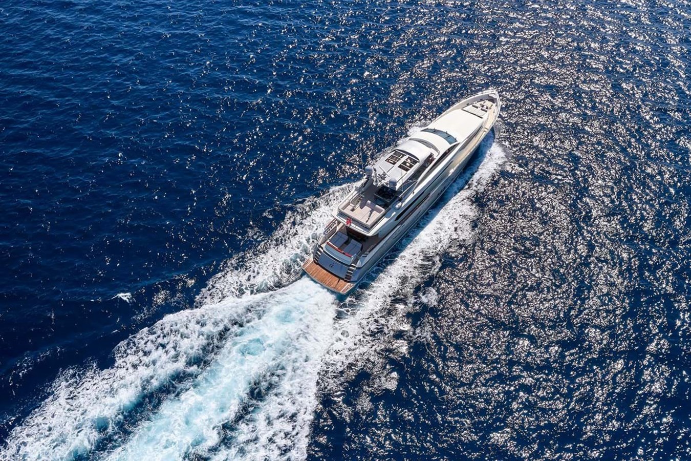 https://s3.amazonaws.com/boss.yatco.com/ForCharter/Vessel/Photo/3799/large_40905.jpg
