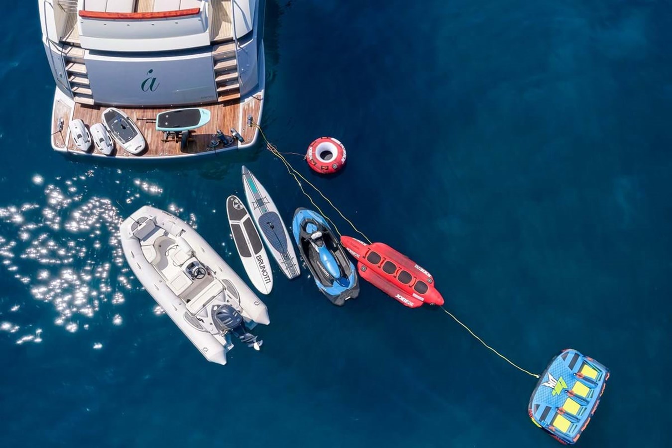 https://s3.amazonaws.com/boss.yatco.com/ForCharter/Vessel/Photo/3799/large_40906.jpg