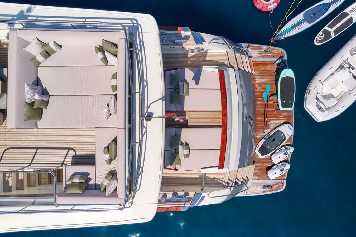 https://s3.amazonaws.com/boss.yatco.com/ForCharter/Vessel/Photo/3799/large_40907.jpg