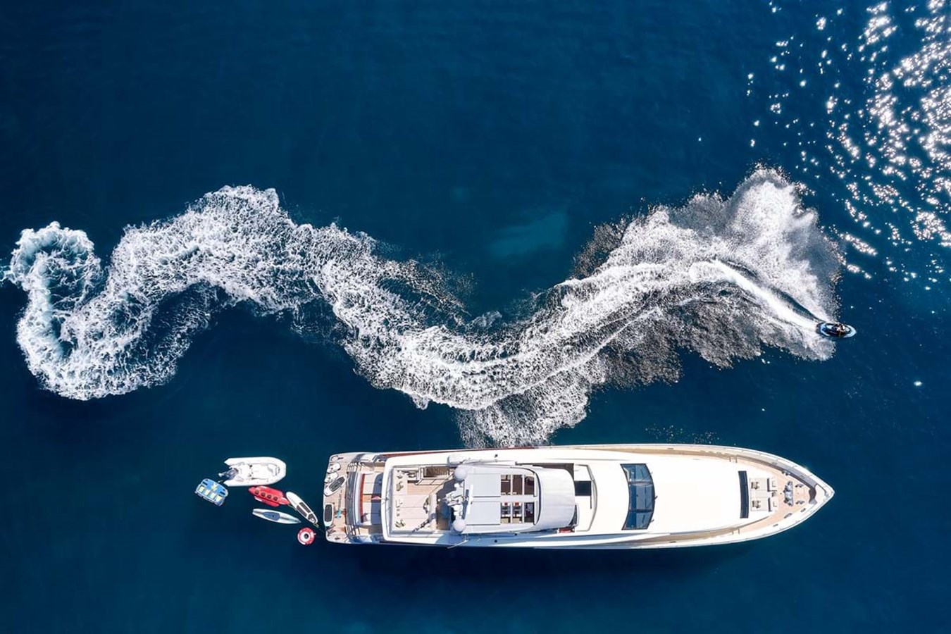 https://s3.amazonaws.com/boss.yatco.com/ForCharter/Vessel/Photo/3799/large_40908.jpg