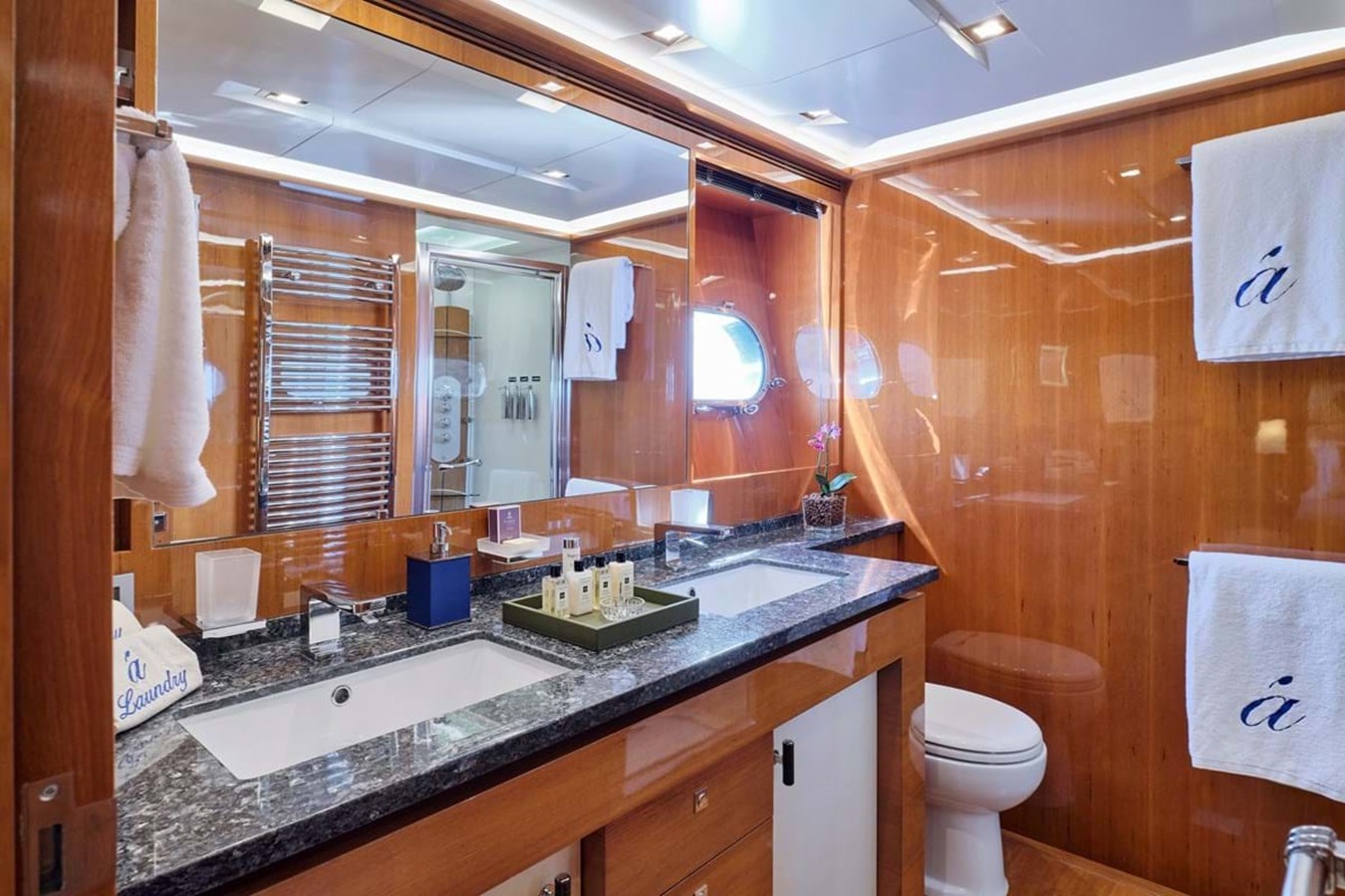 https://s3.amazonaws.com/boss.yatco.com/ForCharter/Vessel/Photo/3799/large_40926.jpg