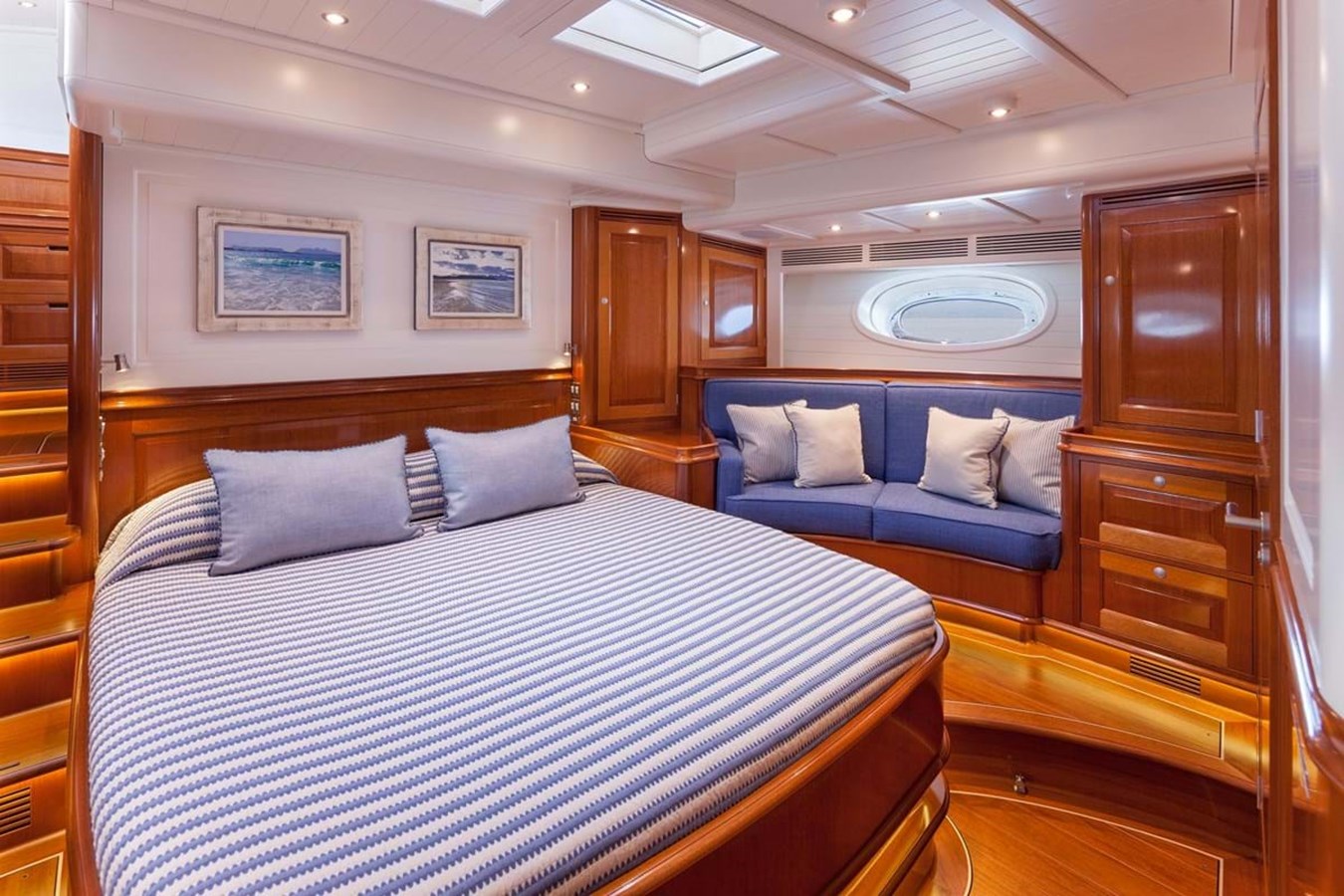 https://s3.amazonaws.com/boss.yatco.com/ForCharter/Vessel/Photo/3808/large_41118.jpg
