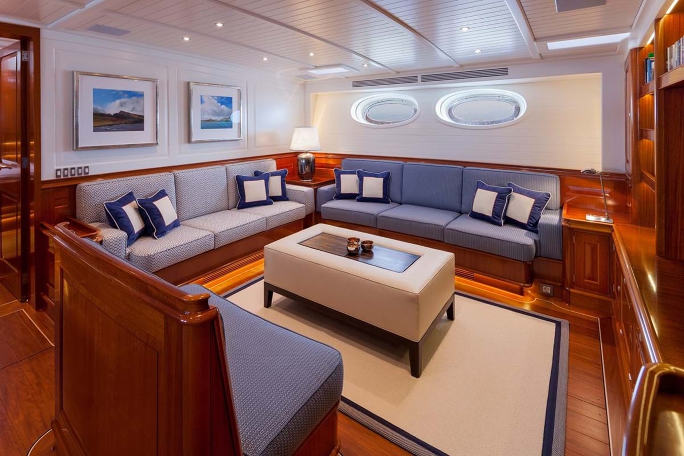 https://s3.amazonaws.com/boss.yatco.com/ForCharter/Vessel/Photo/3808/large_41121.jpg