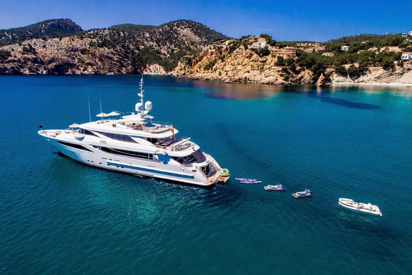 https://s3.amazonaws.com/boss.yatco.com/ForCharter/Vessel/Photo/3809/large_41175.jpg