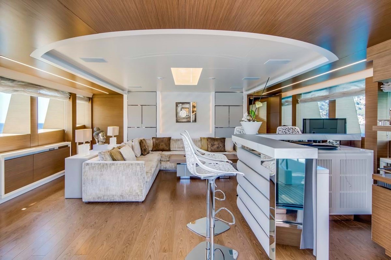 https://s3.amazonaws.com/boss.yatco.com/ForCharter/Vessel/Photo/3809/large_41184.jpg
