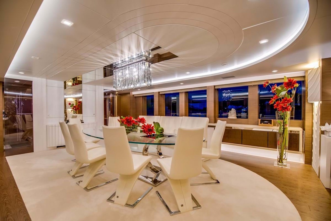 https://s3.amazonaws.com/boss.yatco.com/ForCharter/Vessel/Photo/3809/large_41196.jpg