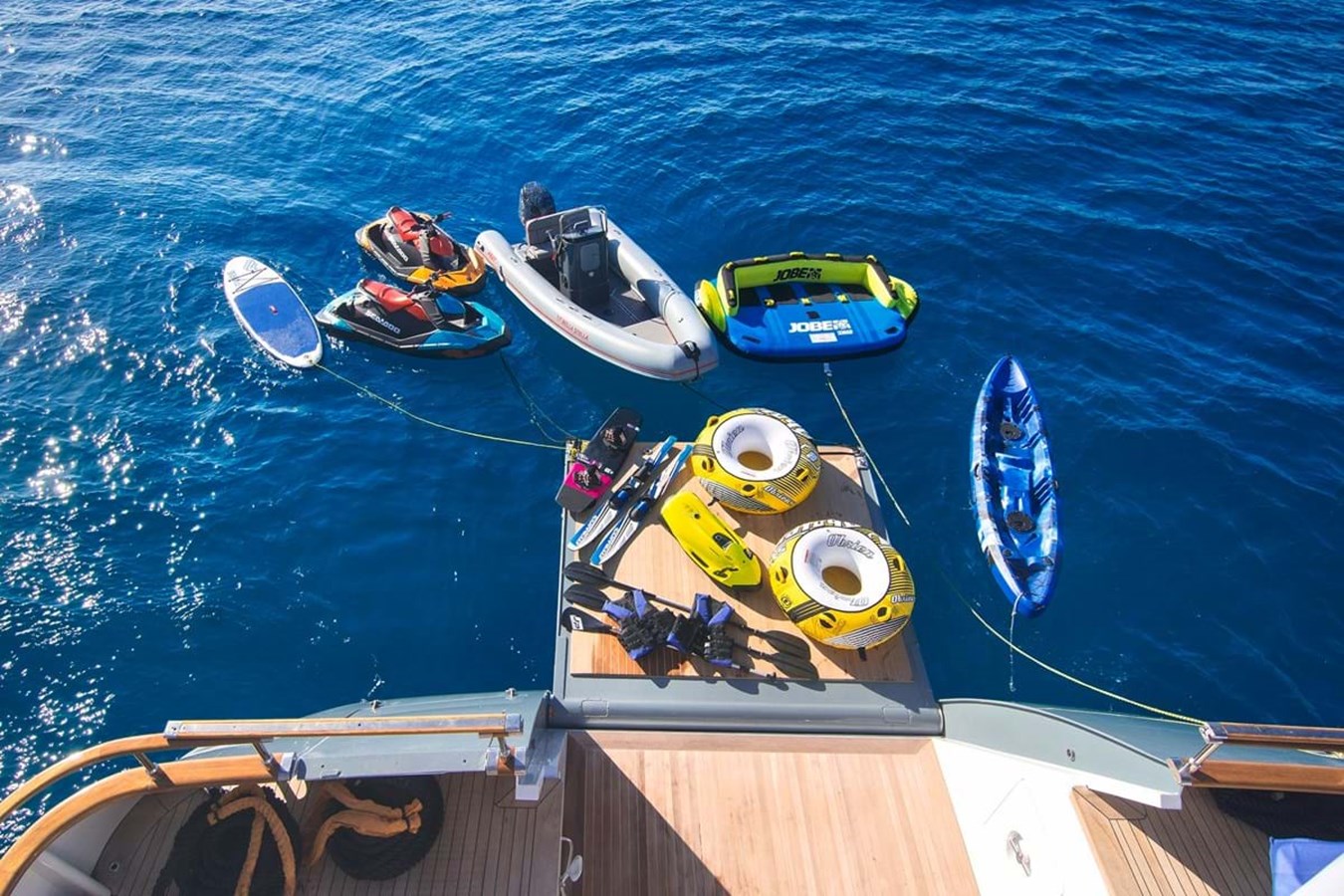 https://s3.amazonaws.com/boss.yatco.com/ForCharter/Vessel/Photo/3813/large_41268.jpg