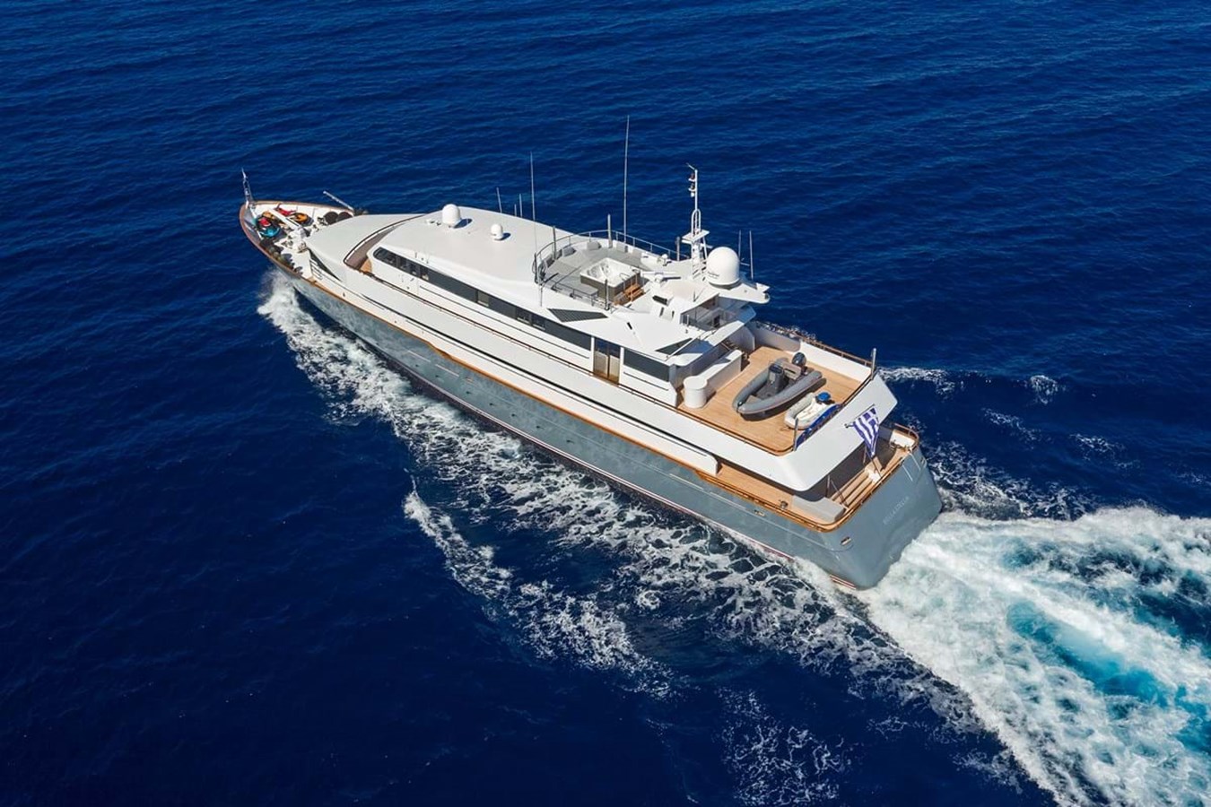 https://s3.amazonaws.com/boss.yatco.com/ForCharter/Vessel/Photo/3813/large_41272.jpg