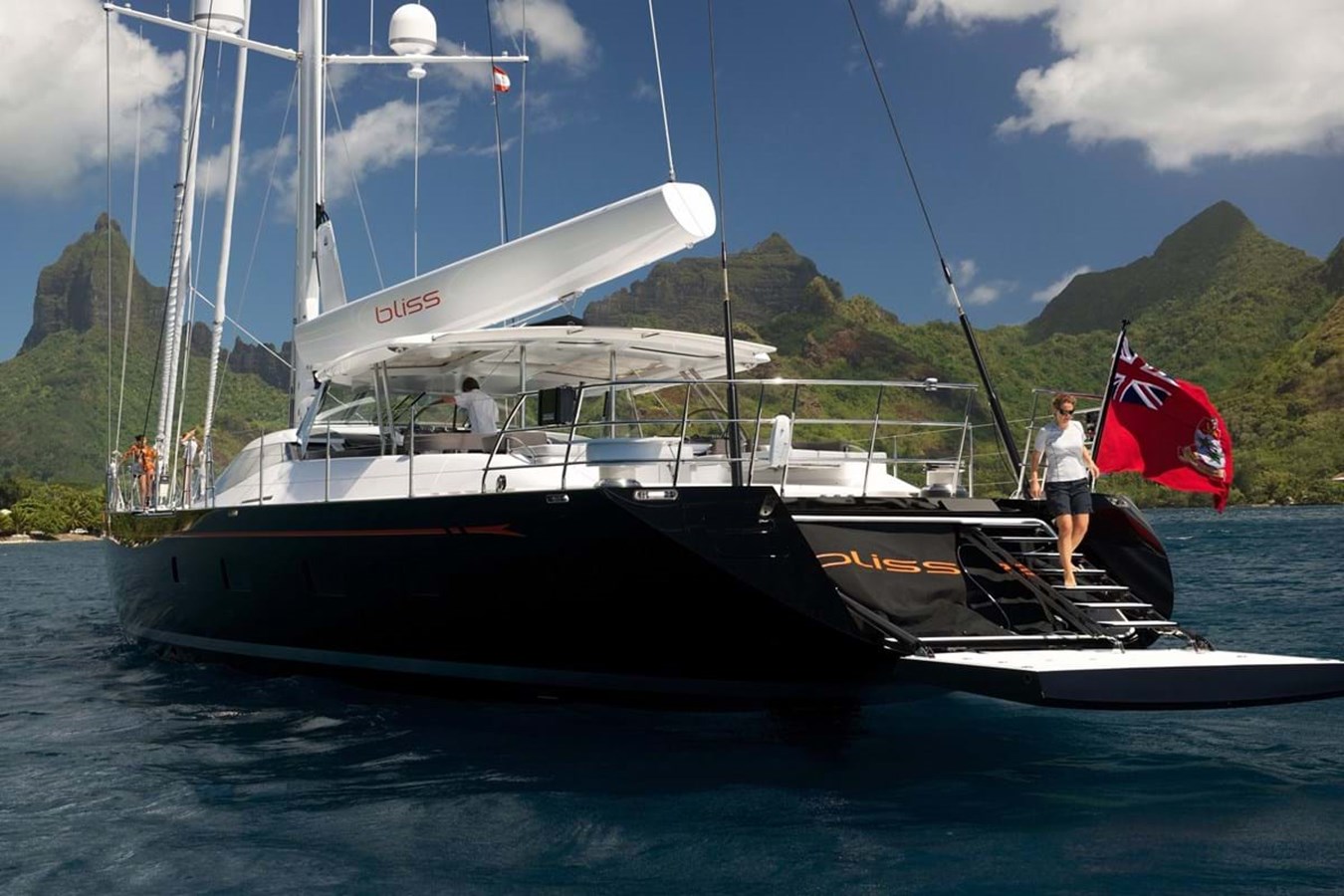 https://s3.amazonaws.com/boss.yatco.com/ForCharter/Vessel/Photo/3826/large_41756.jpg