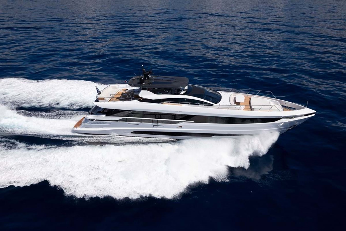 https://s3.amazonaws.com/boss.yatco.com/ForCharter/Vessel/Photo/3830/large_41842.jpg