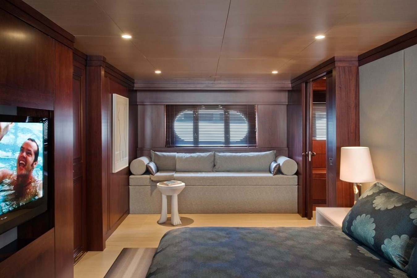 https://s3.amazonaws.com/boss.yatco.com/ForCharter/Vessel/Photo/3834/large_42219.jpg