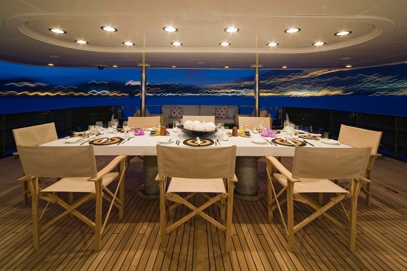 https://s3.amazonaws.com/boss.yatco.com/ForCharter/Vessel/Photo/3834/large_42223.jpg