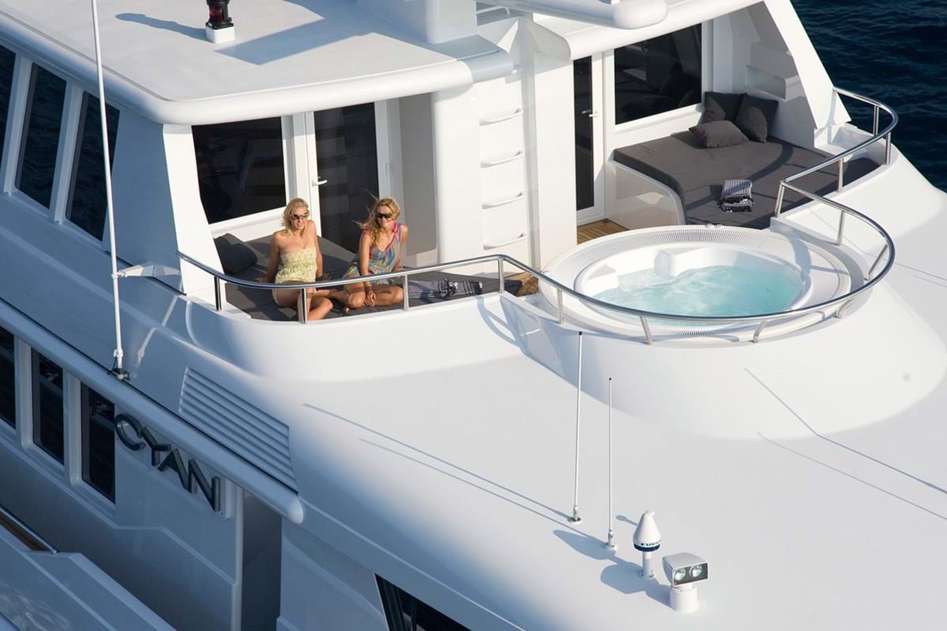 https://s3.amazonaws.com/boss.yatco.com/ForCharter/Vessel/Photo/3834/large_42228.jpg