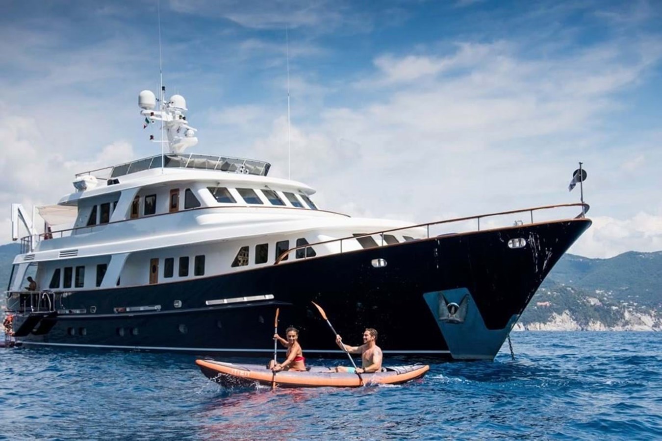 https://s3.amazonaws.com/boss.yatco.com/ForCharter/Vessel/Photo/3840/large_42627.jpg