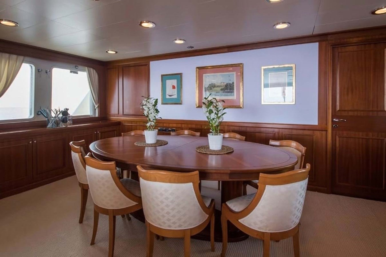 https://s3.amazonaws.com/boss.yatco.com/ForCharter/Vessel/Photo/3840/large_42647.jpg