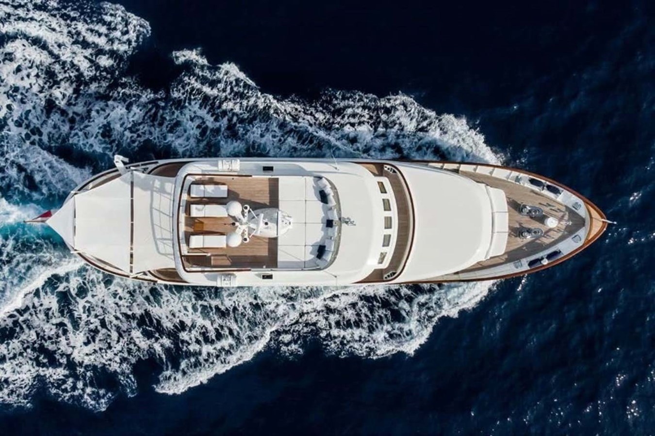 https://s3.amazonaws.com/boss.yatco.com/ForCharter/Vessel/Photo/3840/large_42652.jpg