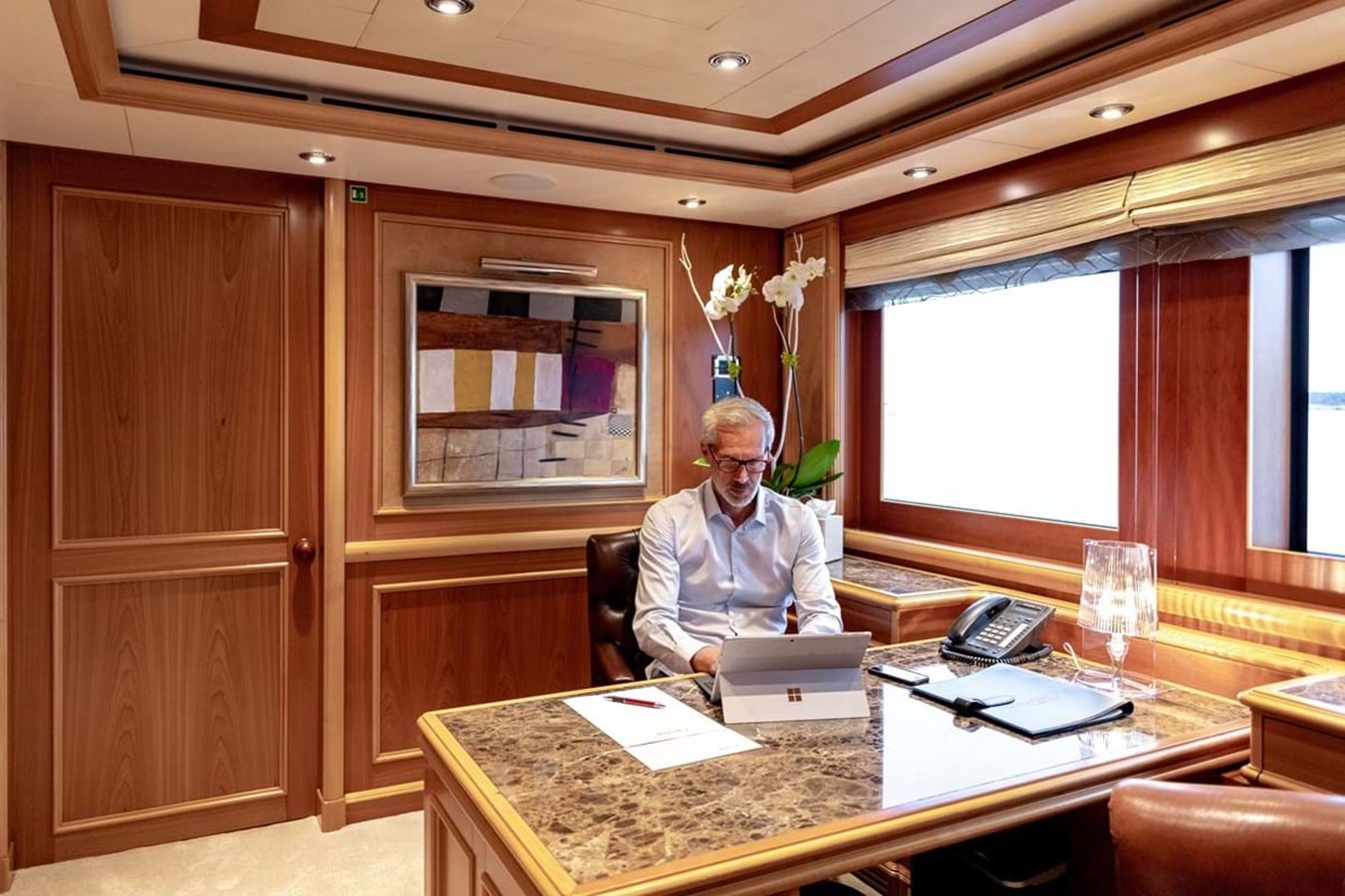 https://s3.amazonaws.com/boss.yatco.com/ForCharter/Vessel/Photo/3841/large_42698.jpg