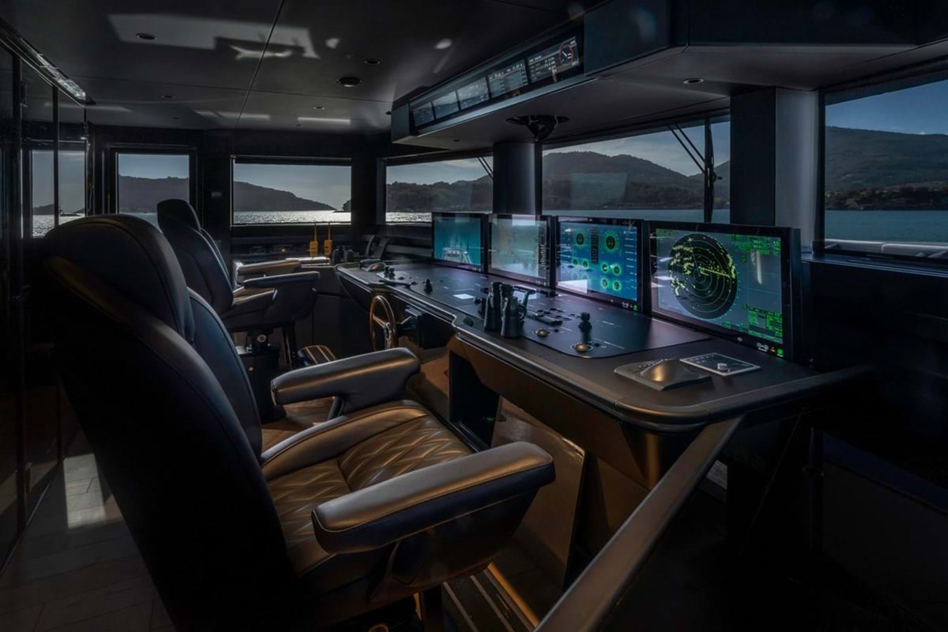 https://s3.amazonaws.com/boss.yatco.com/ForCharter/Vessel/Photo/3842/large_42854.jpg