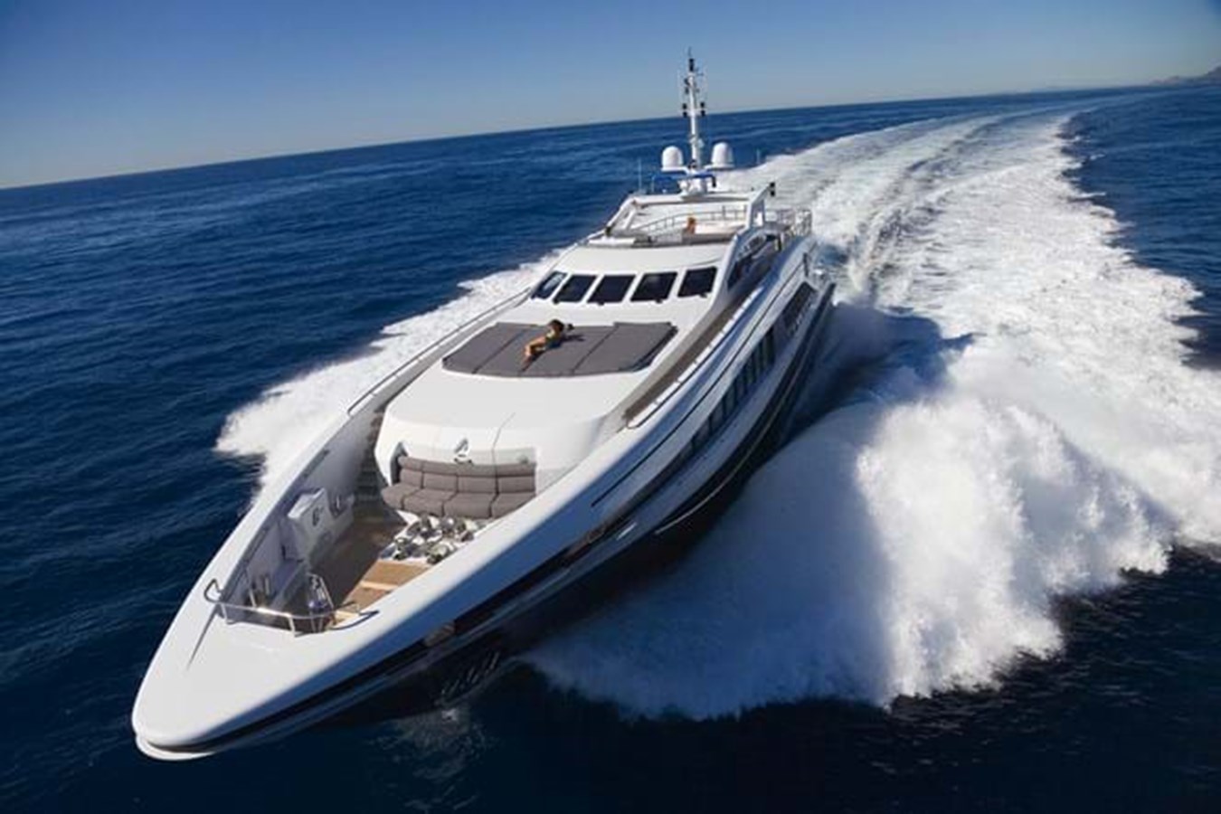 https://s3.amazonaws.com/boss.yatco.com/ForCharter/Vessel/Photo/3848/large_43517.jpg