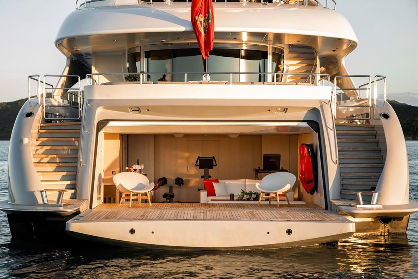 https://s3.amazonaws.com/boss.yatco.com/ForCharter/Vessel/Photo/3850/large_43677.jpg