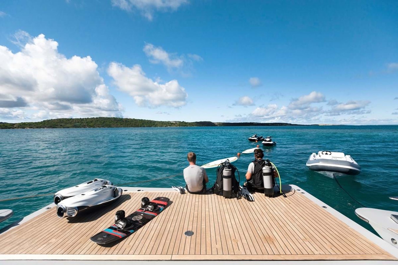 https://s3.amazonaws.com/boss.yatco.com/ForCharter/Vessel/Photo/3850/large_43679.jpg