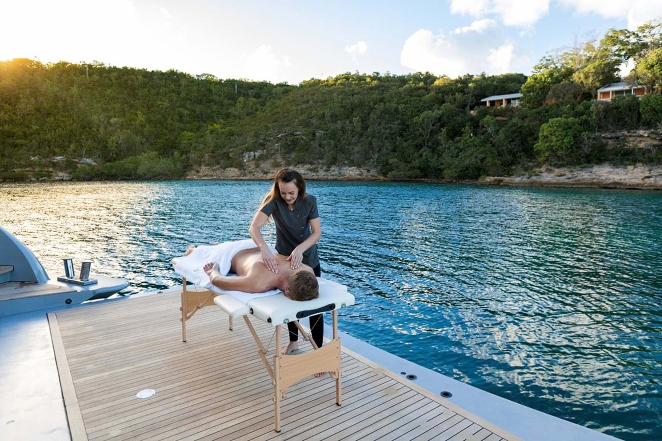 https://s3.amazonaws.com/boss.yatco.com/ForCharter/Vessel/Photo/3850/large_43680.jpg