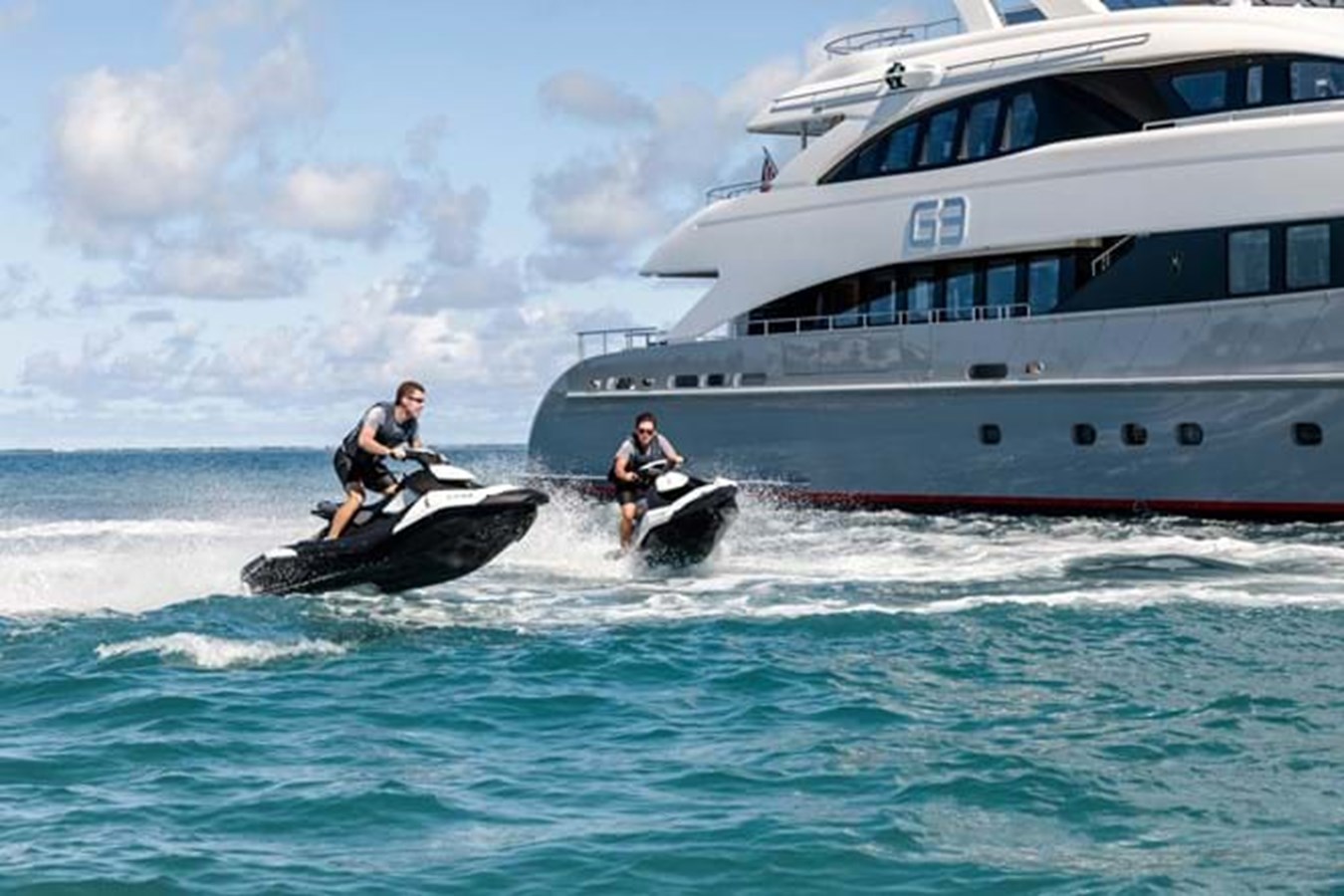 https://s3.amazonaws.com/boss.yatco.com/ForCharter/Vessel/Photo/3850/large_43684.jpg