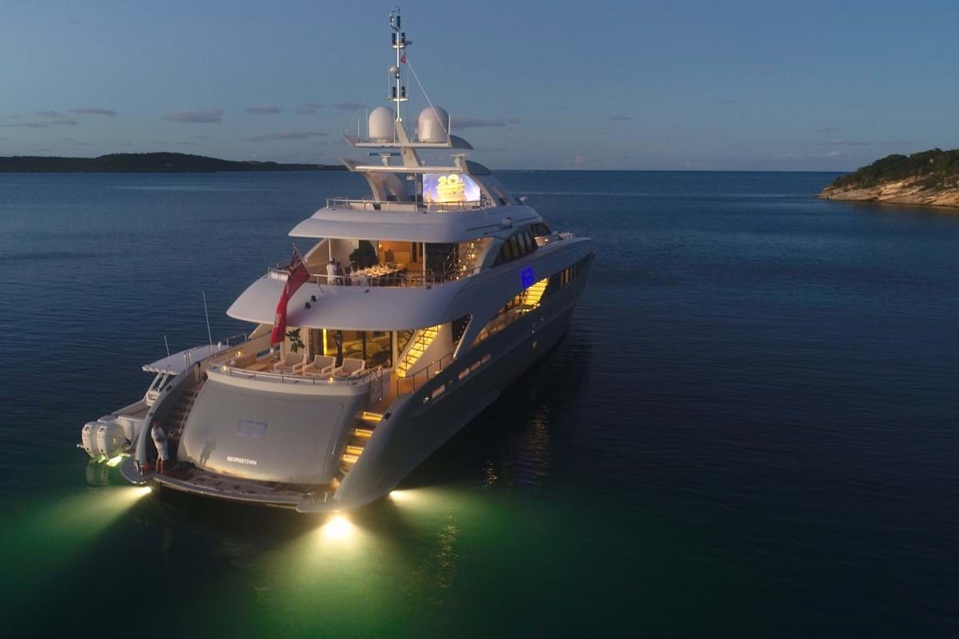 https://s3.amazonaws.com/boss.yatco.com/ForCharter/Vessel/Photo/3850/large_43710.jpg