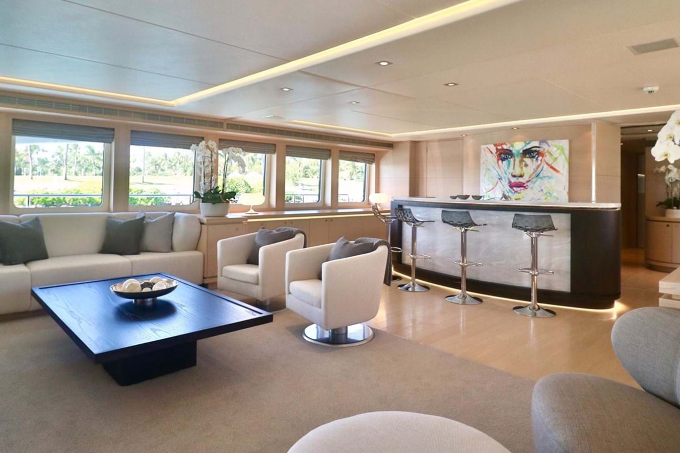 https://s3.amazonaws.com/boss.yatco.com/ForCharter/Vessel/Photo/3850/large_43718.jpg