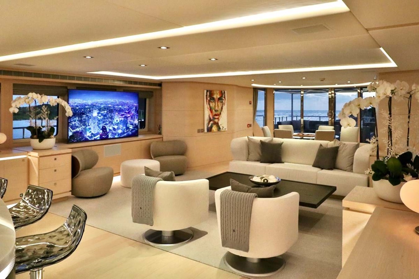 https://s3.amazonaws.com/boss.yatco.com/ForCharter/Vessel/Photo/3850/large_43720.jpg