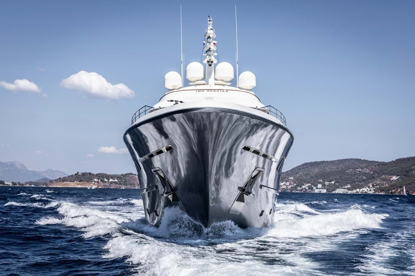 https://s3.amazonaws.com/boss.yatco.com/ForCharter/Vessel/Photo/3851/large_43837.jpg