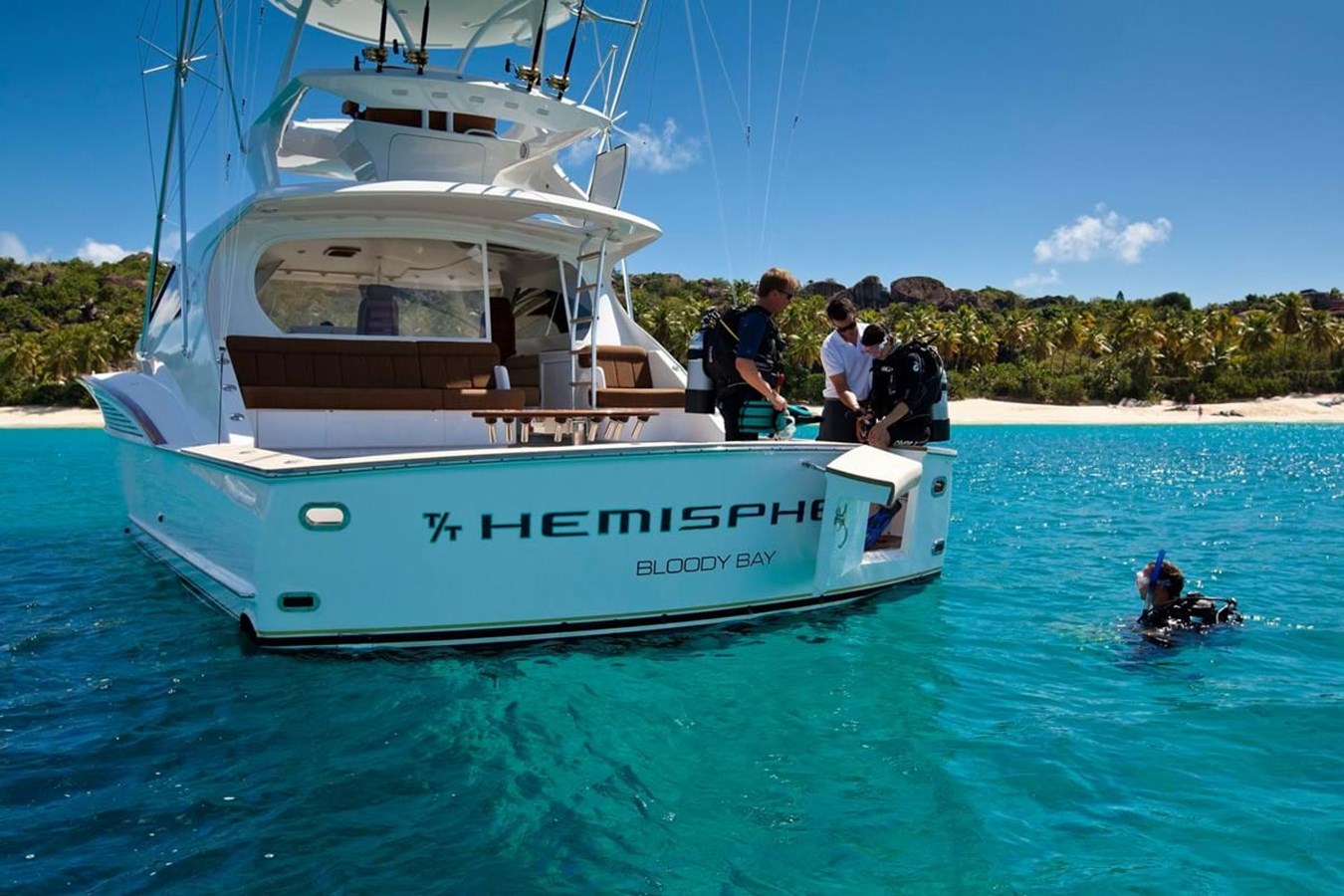 https://s3.amazonaws.com/boss.yatco.com/ForCharter/Vessel/Photo/3856/large_43977.jpg
