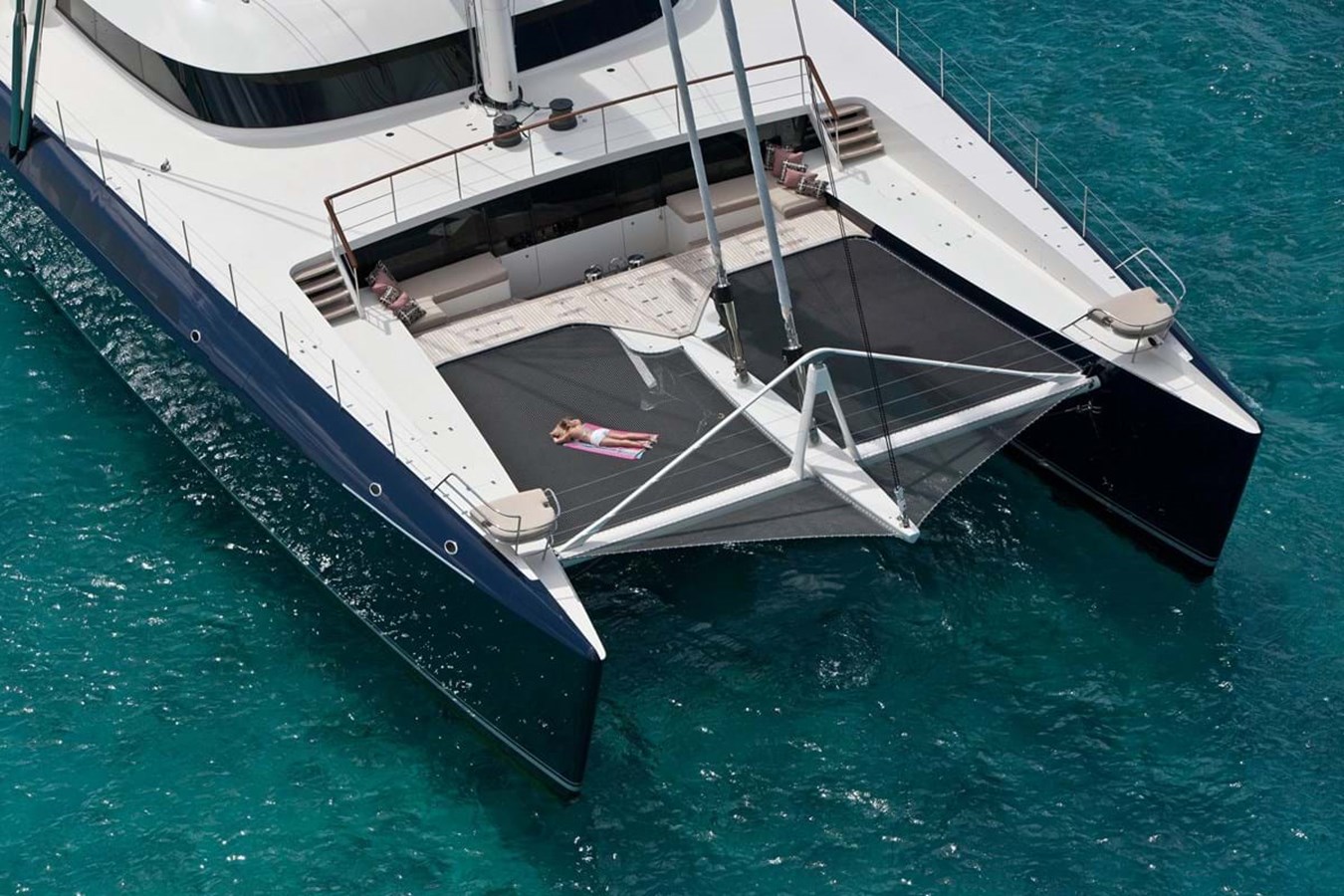 https://s3.amazonaws.com/boss.yatco.com/ForCharter/Vessel/Photo/3856/large_43980.jpg