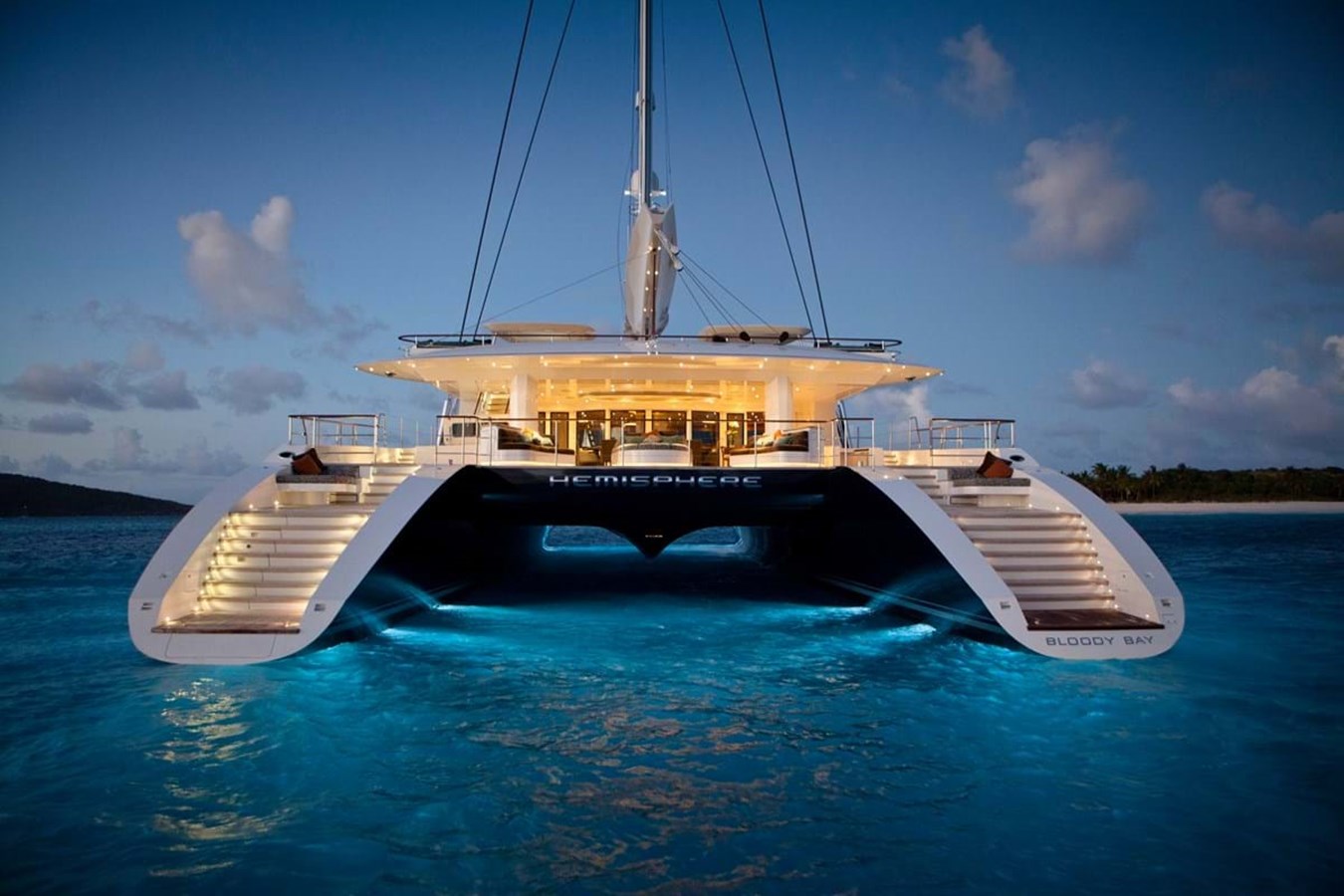 https://s3.amazonaws.com/boss.yatco.com/ForCharter/Vessel/Photo/3856/large_43981.jpg