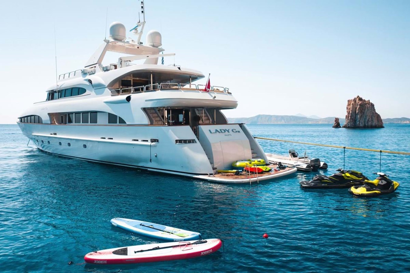 https://s3.amazonaws.com/boss.yatco.com/ForCharter/Vessel/Photo/3893/large_45101.jpg