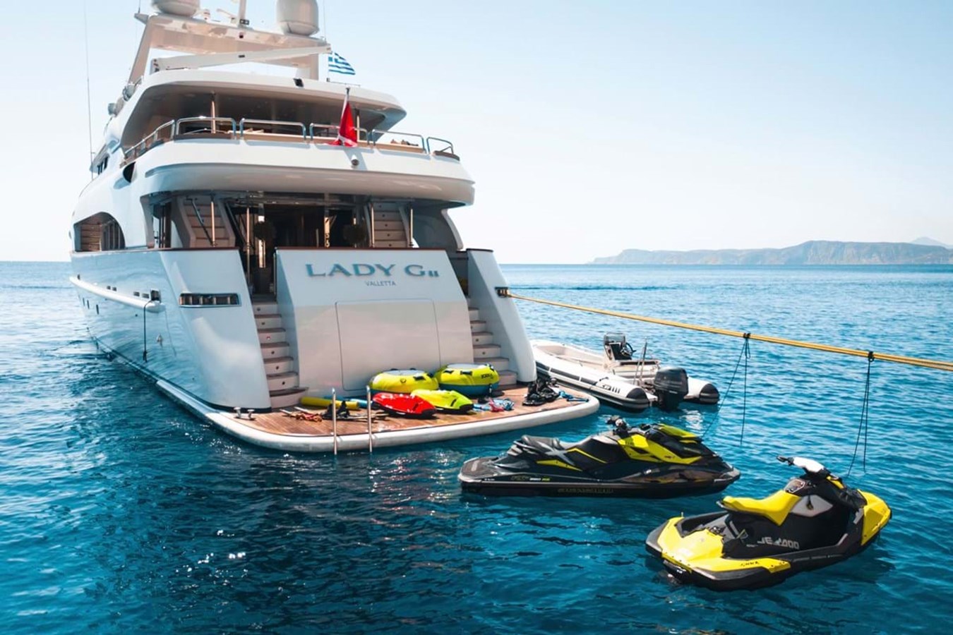 https://s3.amazonaws.com/boss.yatco.com/ForCharter/Vessel/Photo/3893/large_45102.jpg