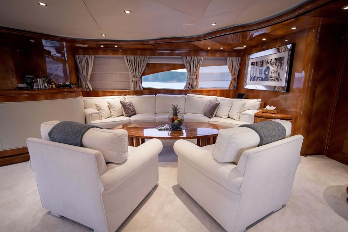 https://s3.amazonaws.com/boss.yatco.com/ForCharter/Vessel/Photo/3893/large_45115.jpg