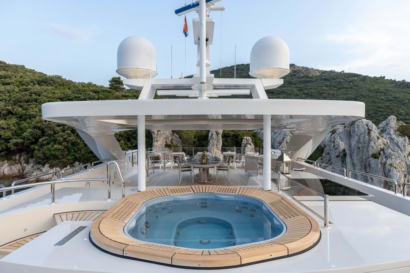 https://s3.amazonaws.com/boss.yatco.com/ForCharter/Vessel/Photo/3896/large_45181.jpg