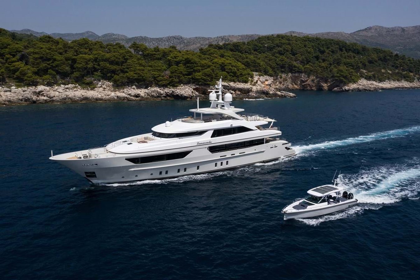 https://s3.amazonaws.com/boss.yatco.com/ForCharter/Vessel/Photo/3896/large_45182.jpg