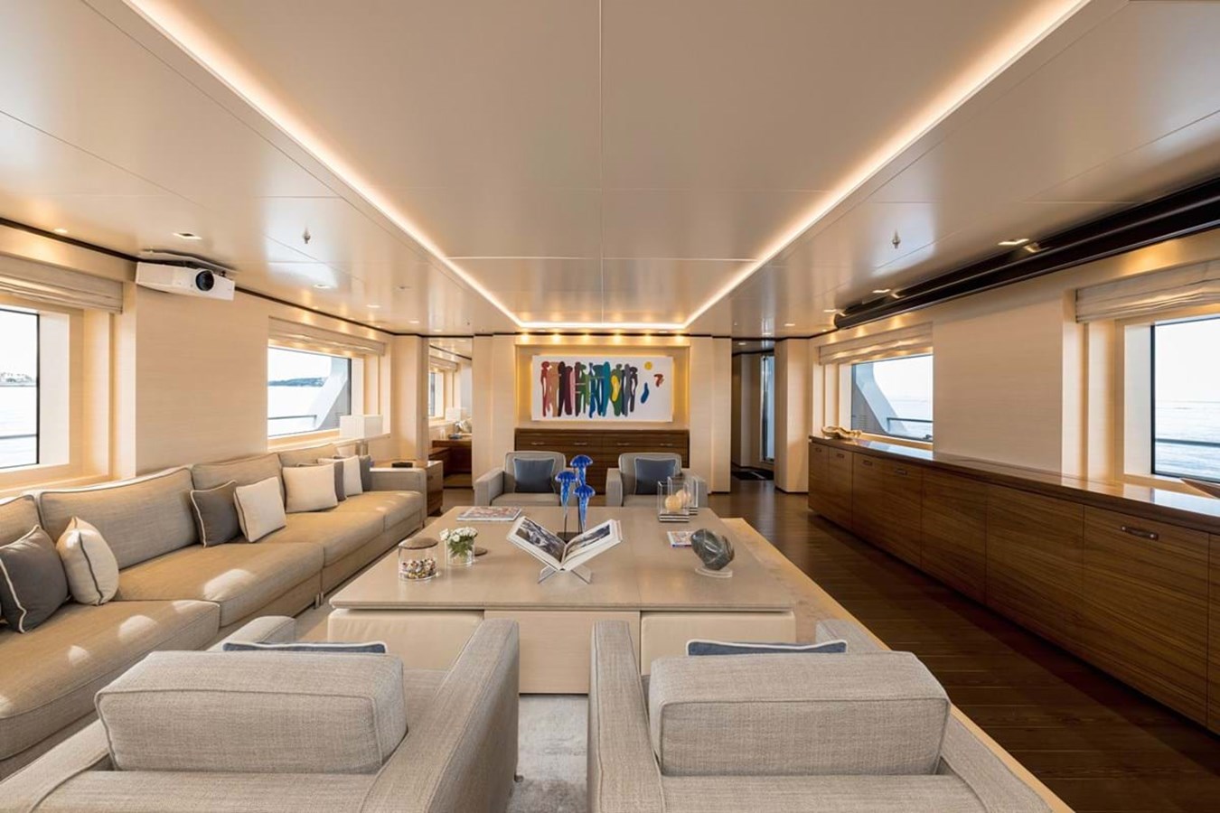 https://s3.amazonaws.com/boss.yatco.com/ForCharter/Vessel/Photo/3896/large_45192.jpg
